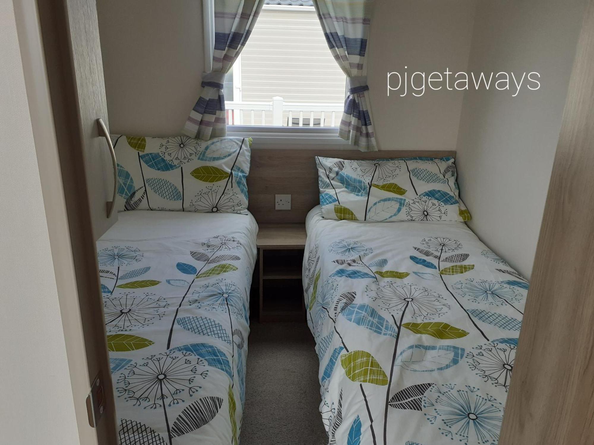 Luxury 2019 8 Berth Caravan With Hot Tub @ Tattershall Lakes エクステリア 写真