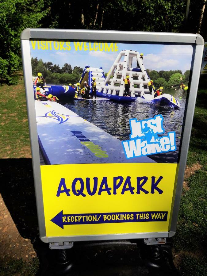 Luxury 2019 8 Berth Caravan With Hot Tub @ Tattershall Lakes エクステリア 写真